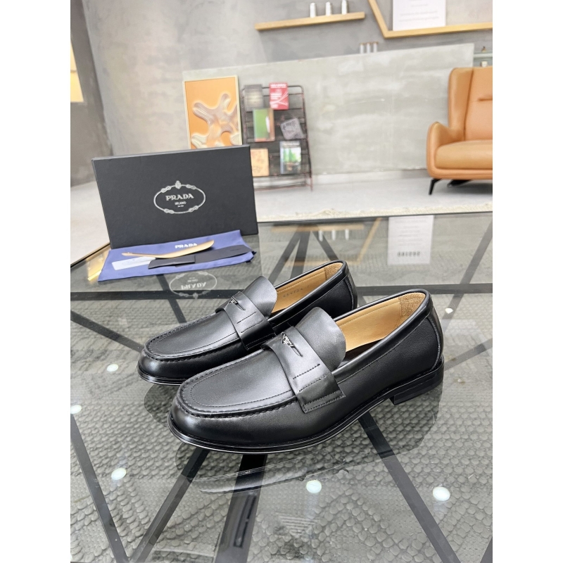 Pra*a leather shoes